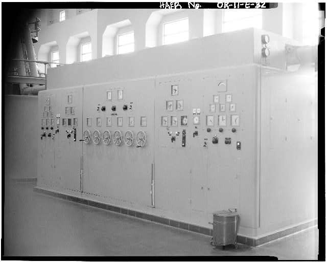 BONNEVILLE HYDROELECTRIC POWER HOUSE SHOWING THE WOODWARD TWIN CABINET GOVERNORS_.jpg